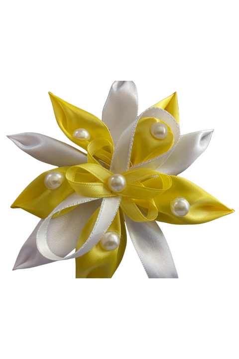 Yellow and white brooch with pearl details